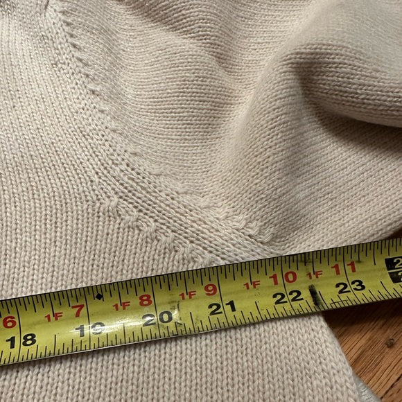 Gucci Wool Sweater with Cherry Intarsia in White NEW WITH TAGS - Picture 4 of 8